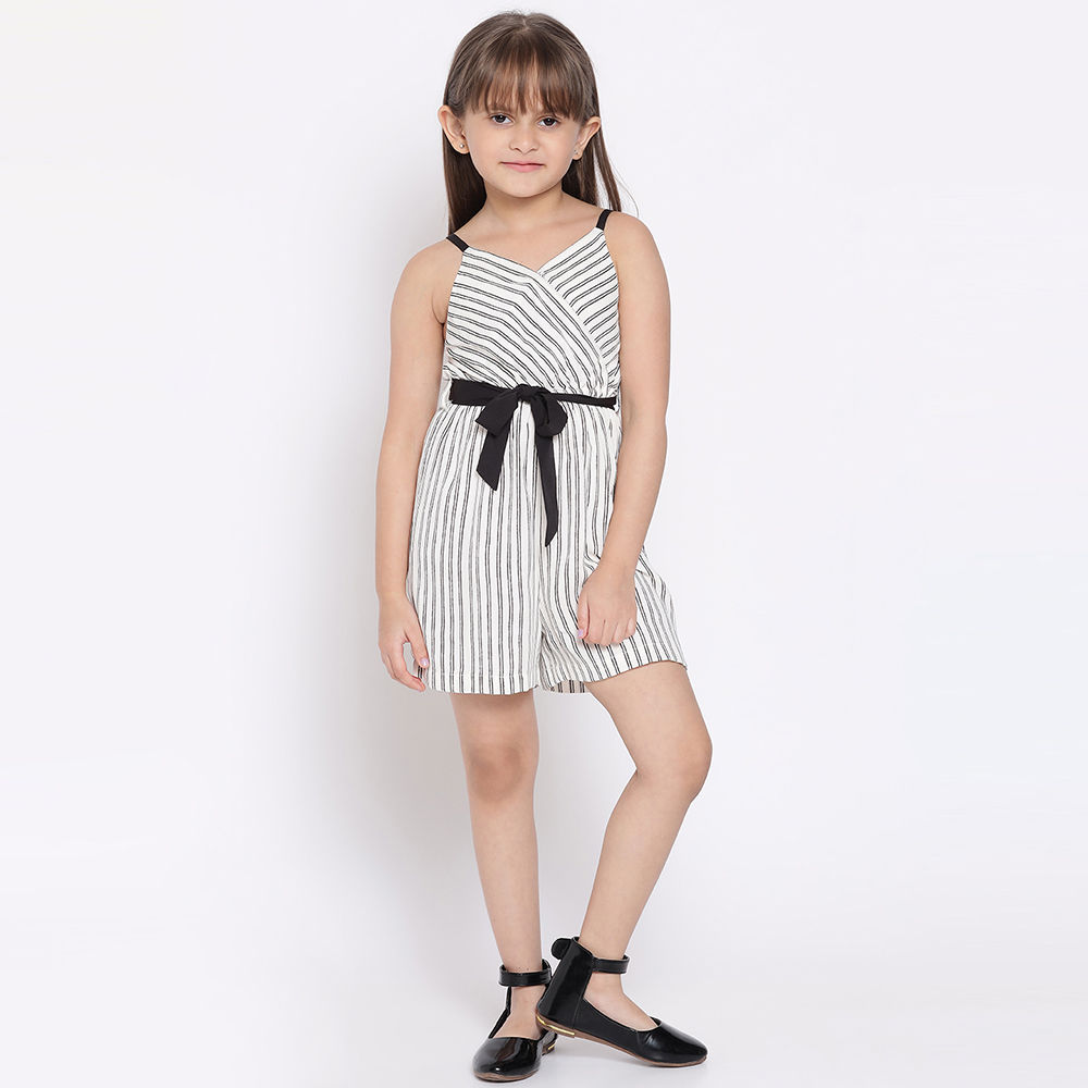 

features material 100 polyester the actual product may differ slightly