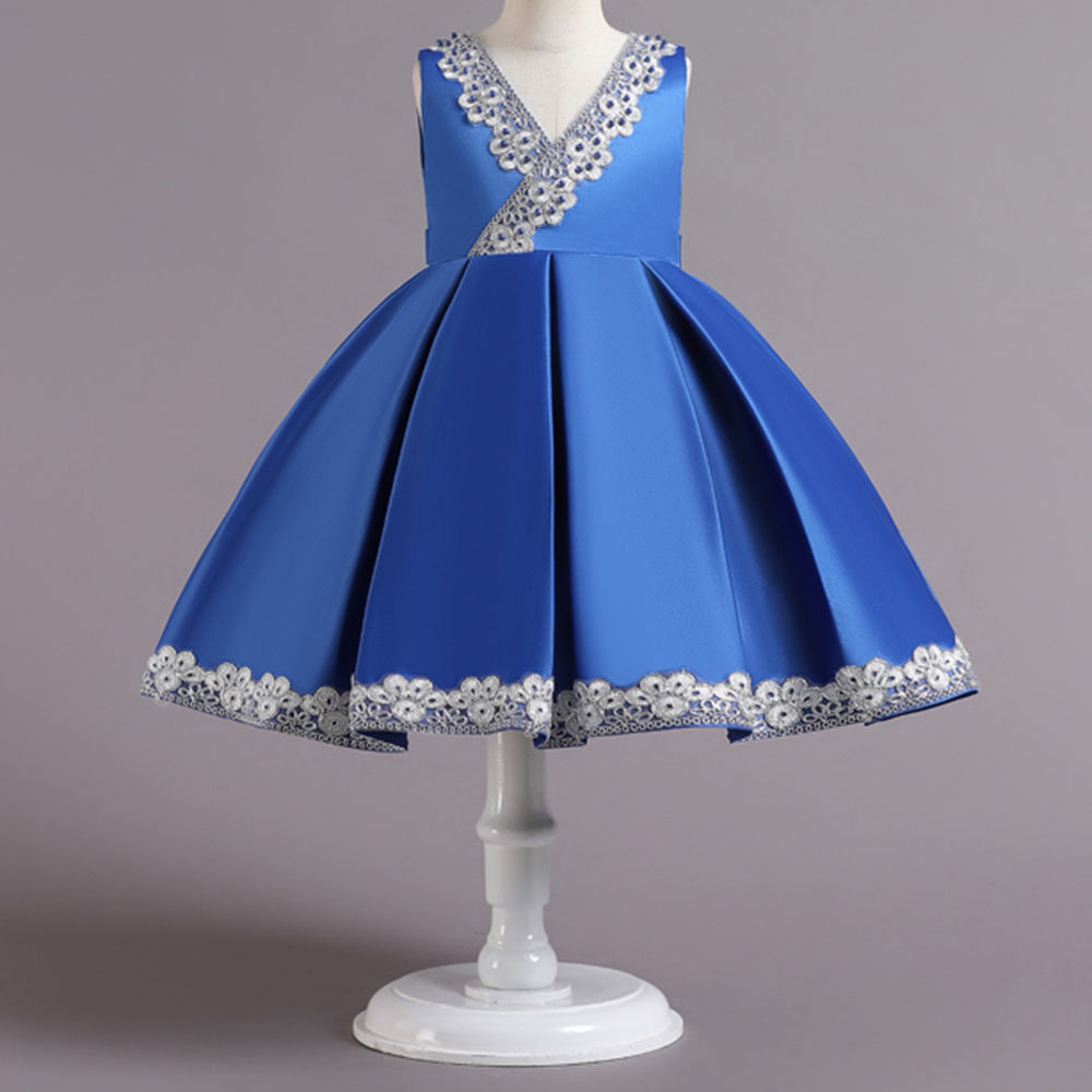 

features material 100 polyester the actual product may differ slightly