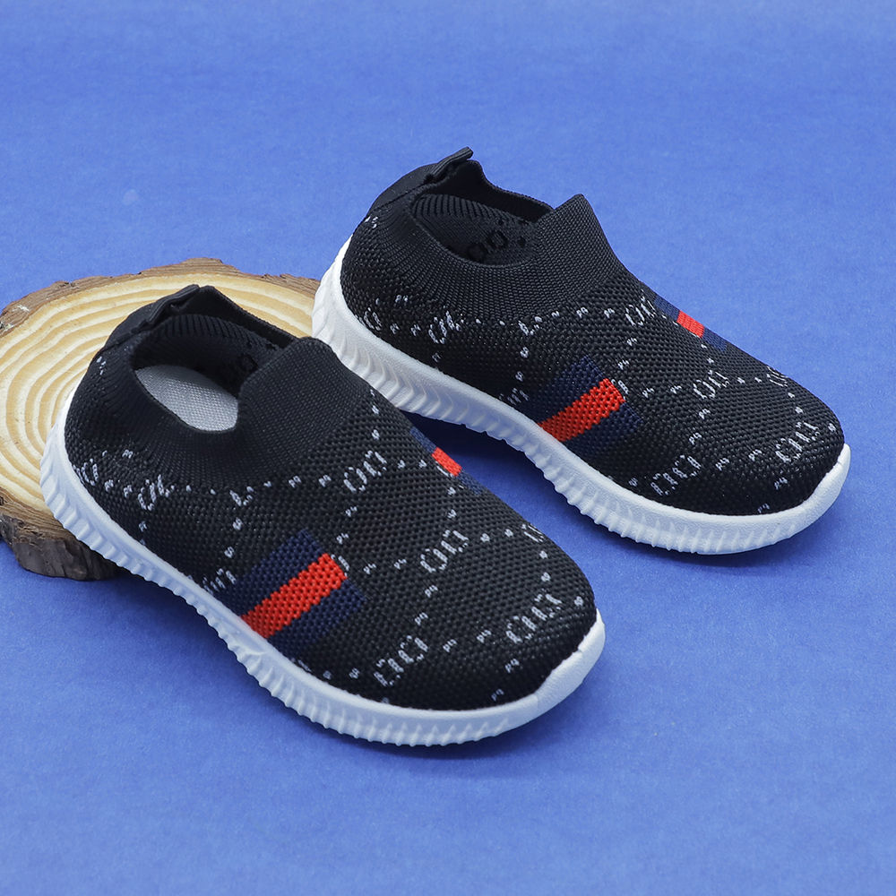 

features upper material fabric sole material padded the actual product