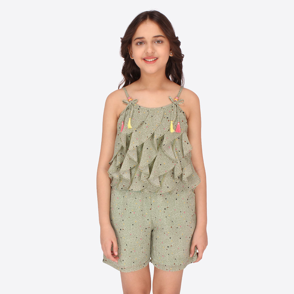 

features material 100 georgette the actual product may differ slightly