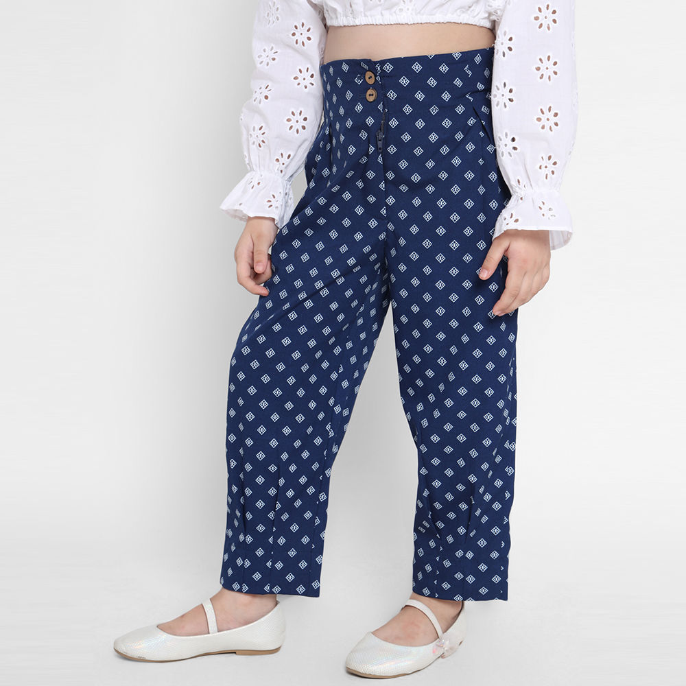 

features material 100 polyester the actual product may differ slightly
