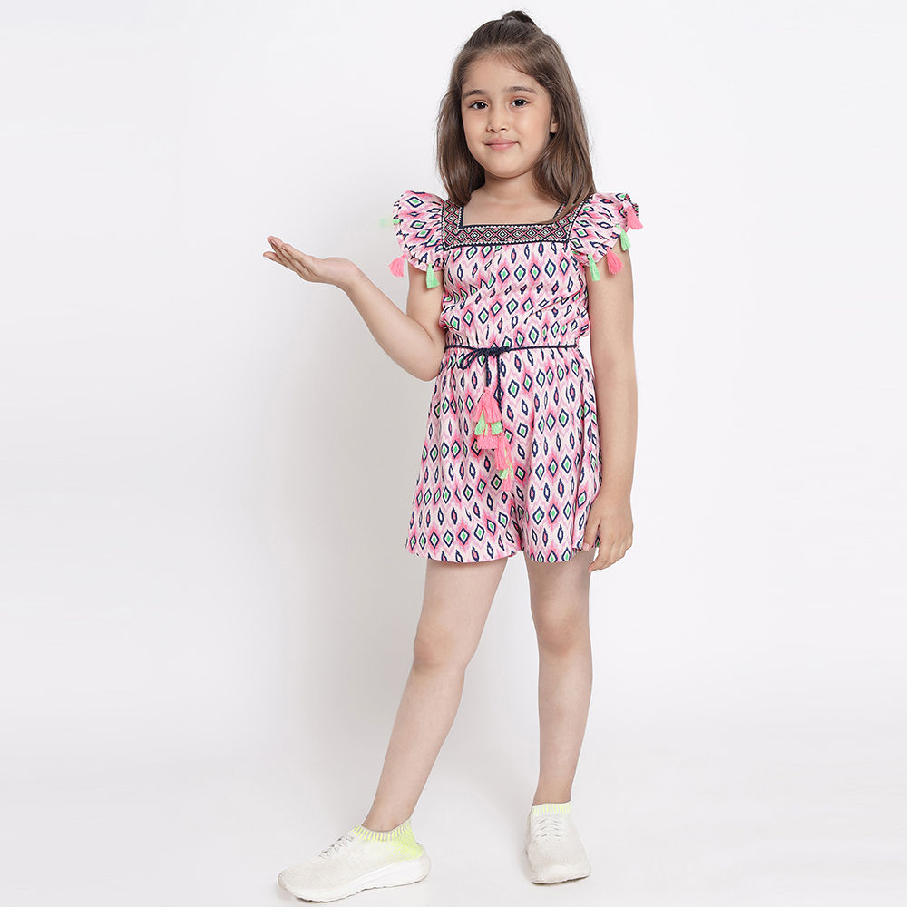 

features material 100 polyester the actual product may differ slightly
