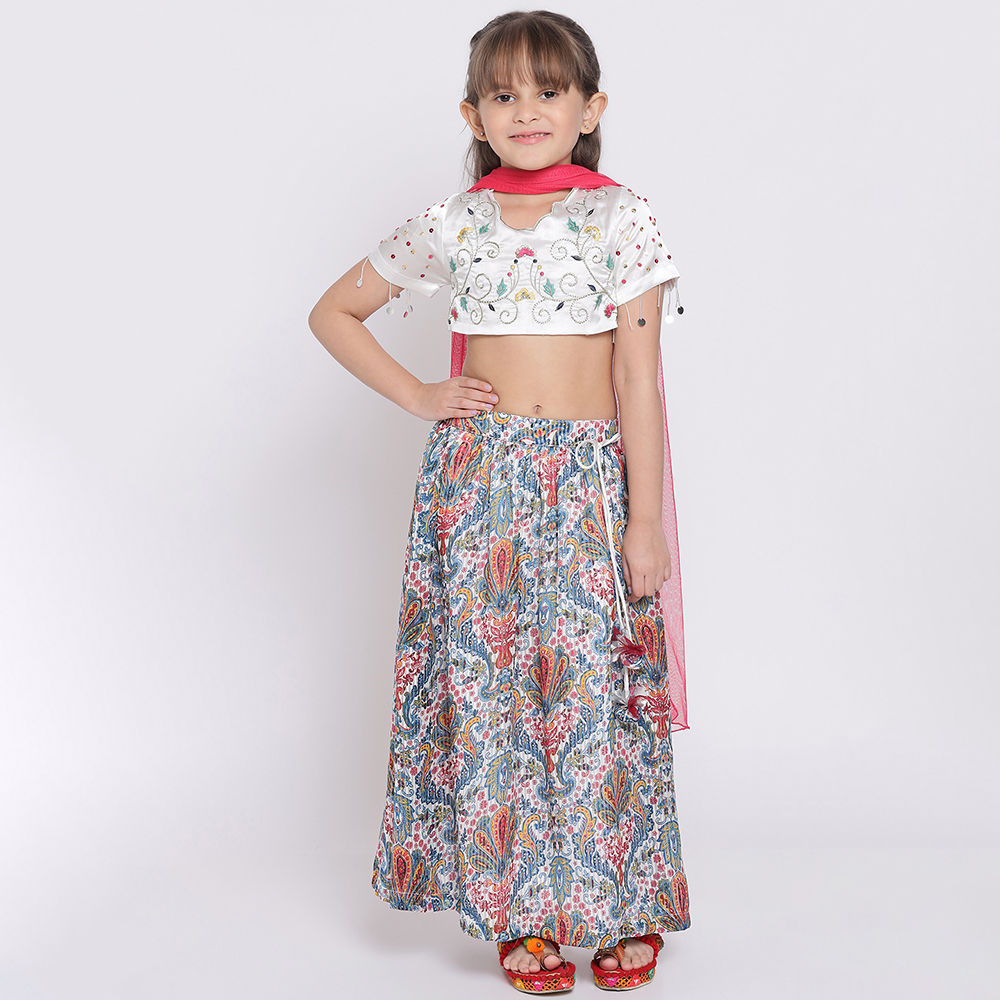 

features material 100 polyester the actual product may differ slightly