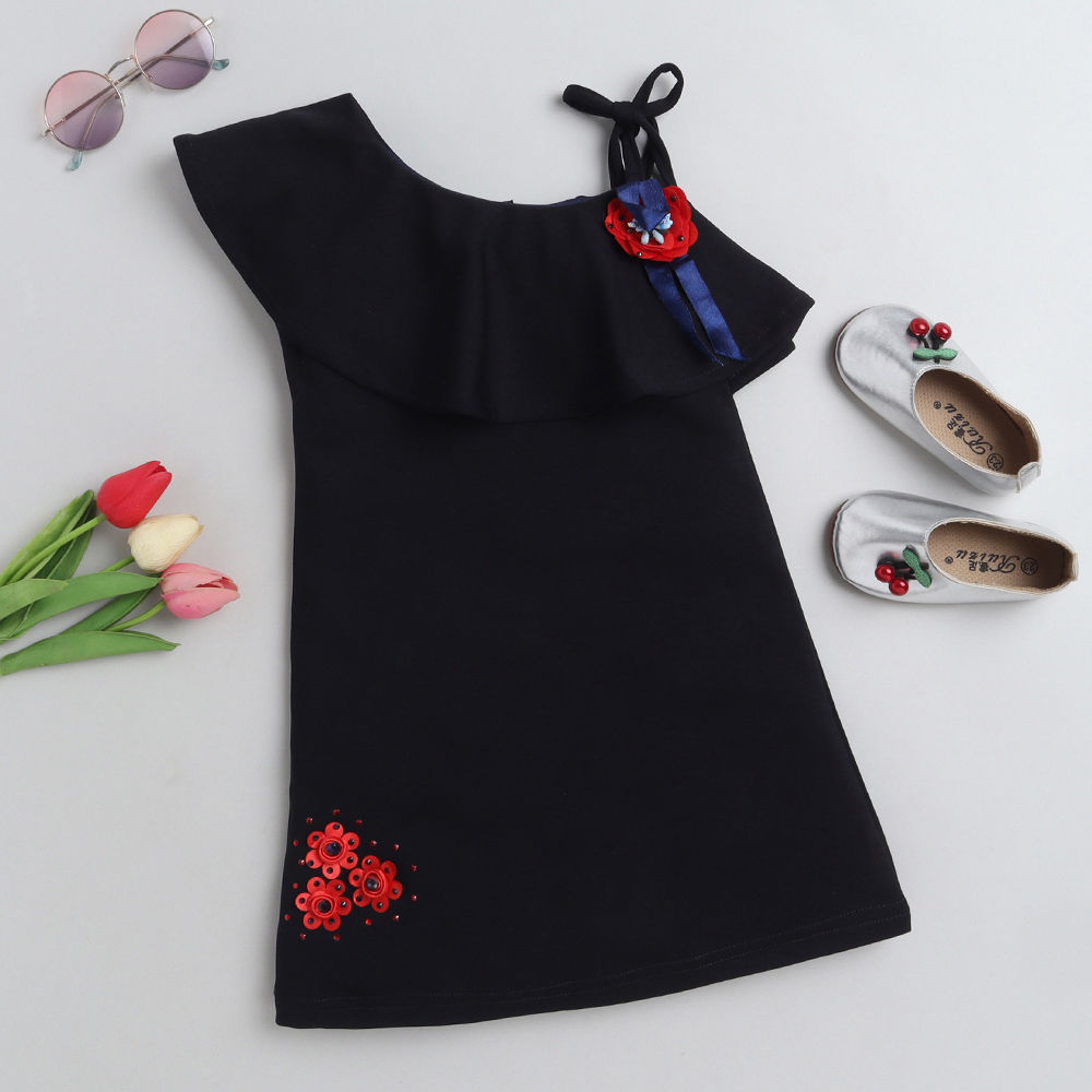 

features material 100 polyester the actual product may differ slightly