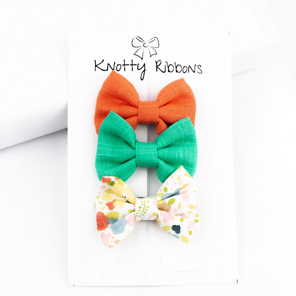 

sweet and simple handmade bows attached to an alligator clip