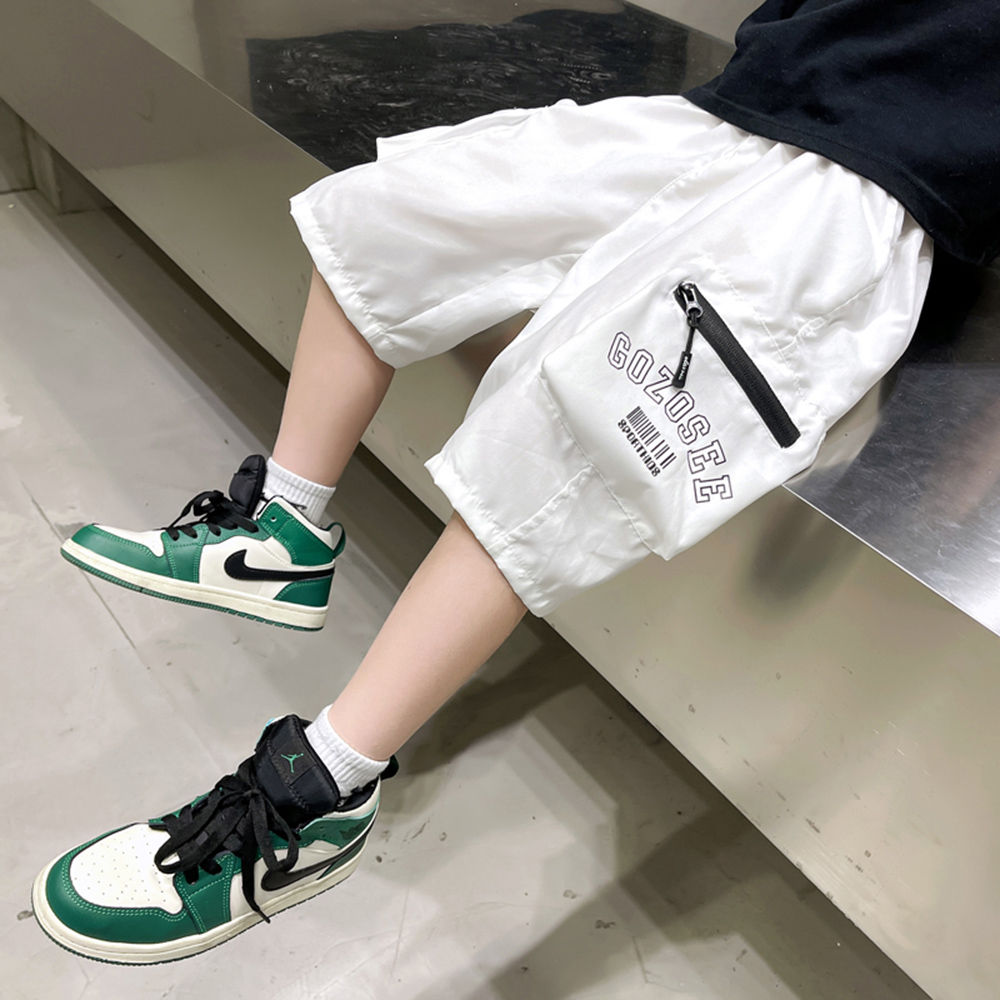 

features material 100 polyester the actual product may differ slightly