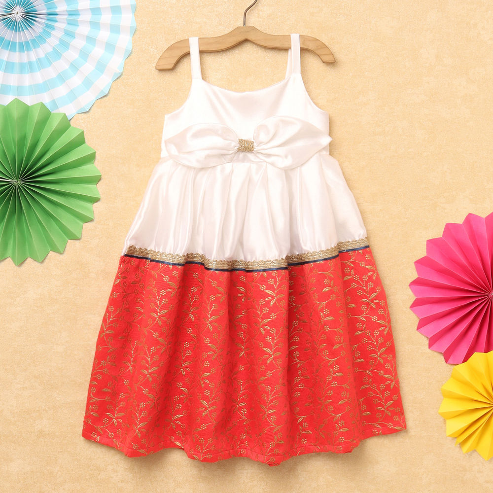 

features material 100 polyester the actual product may differ slightly