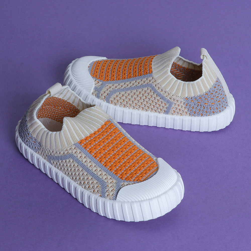 

features upper material synthetic pu sole material pvc the actual