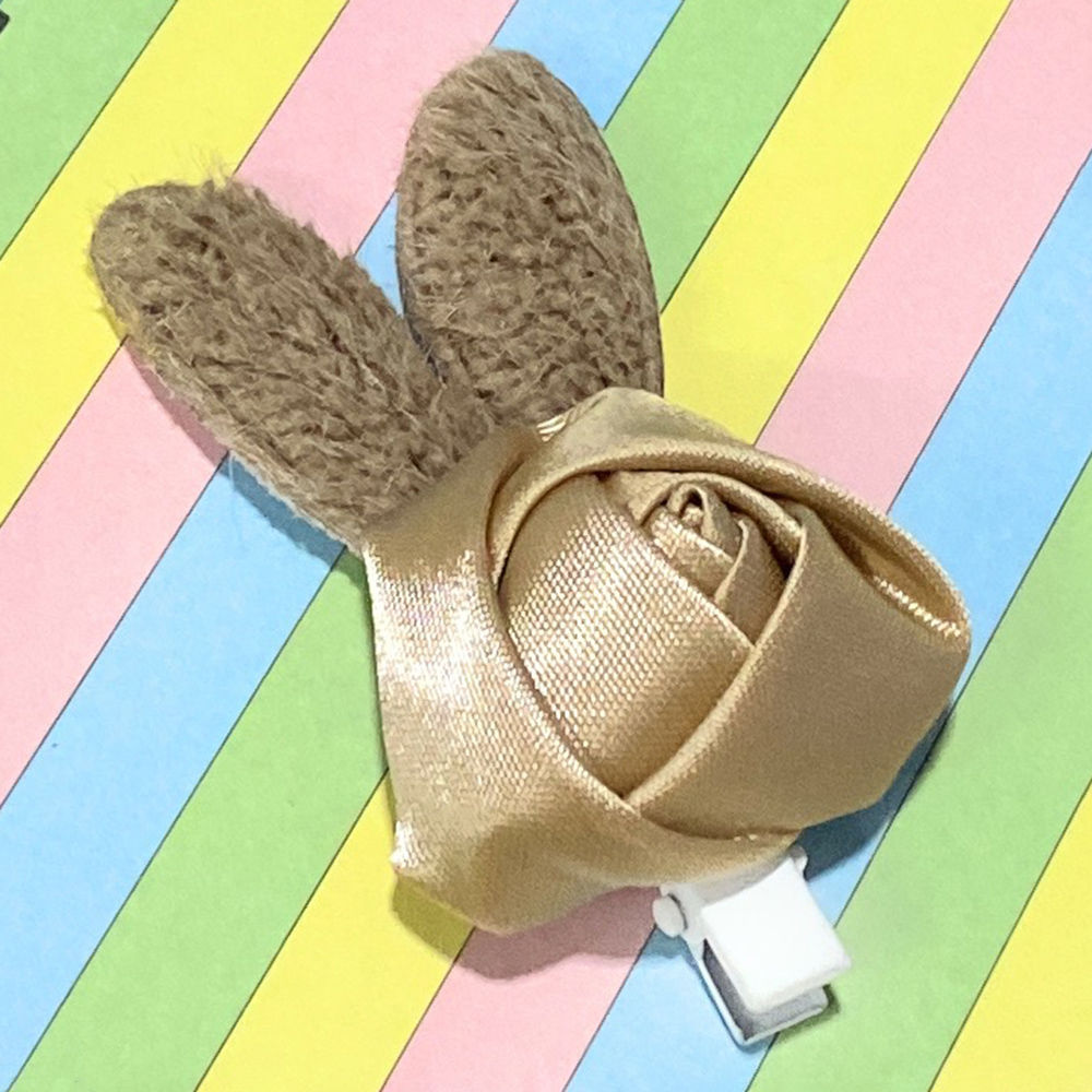 

these are simple yet fashionable beautiful hair accessories which are