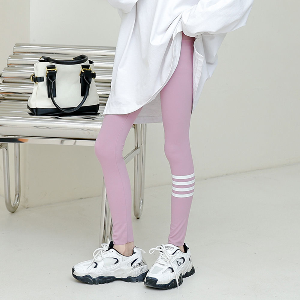 

features material 100 polyester the actual product may differ slightly
