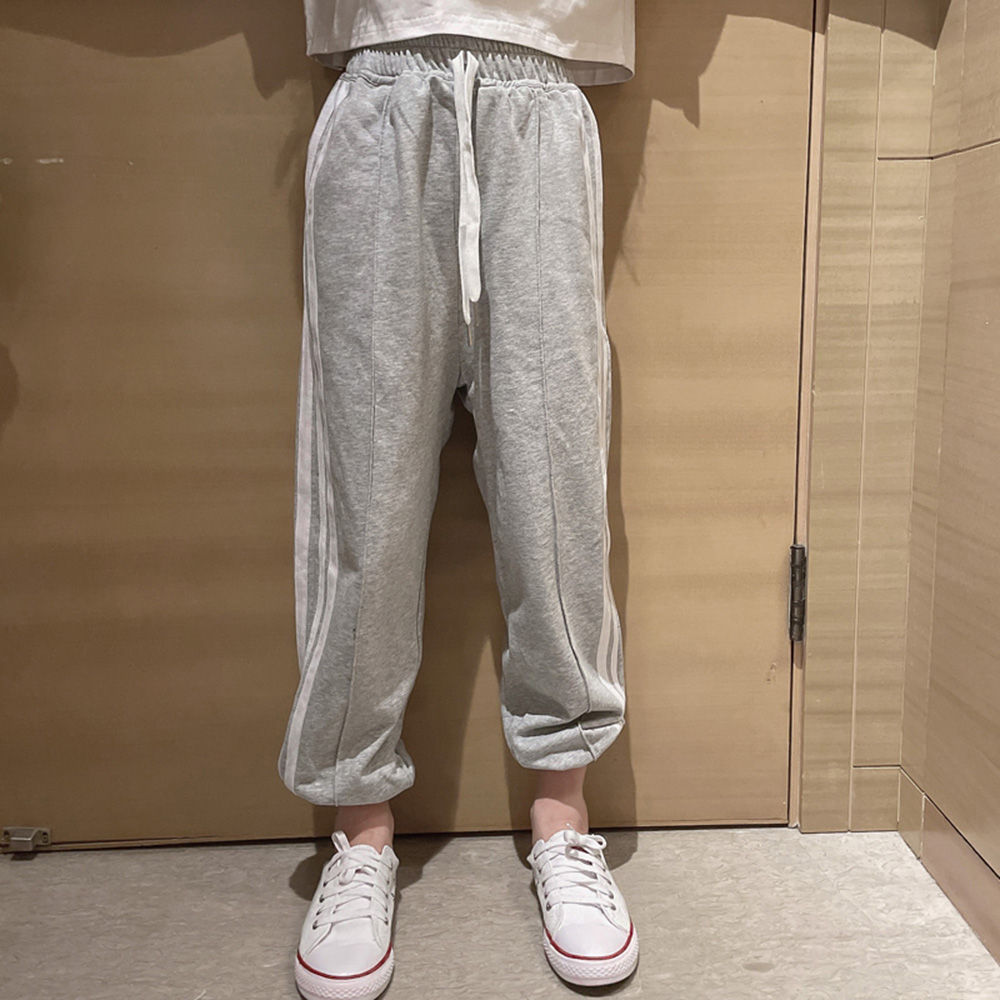 

features material 100 polyester the actual product may differ slightly