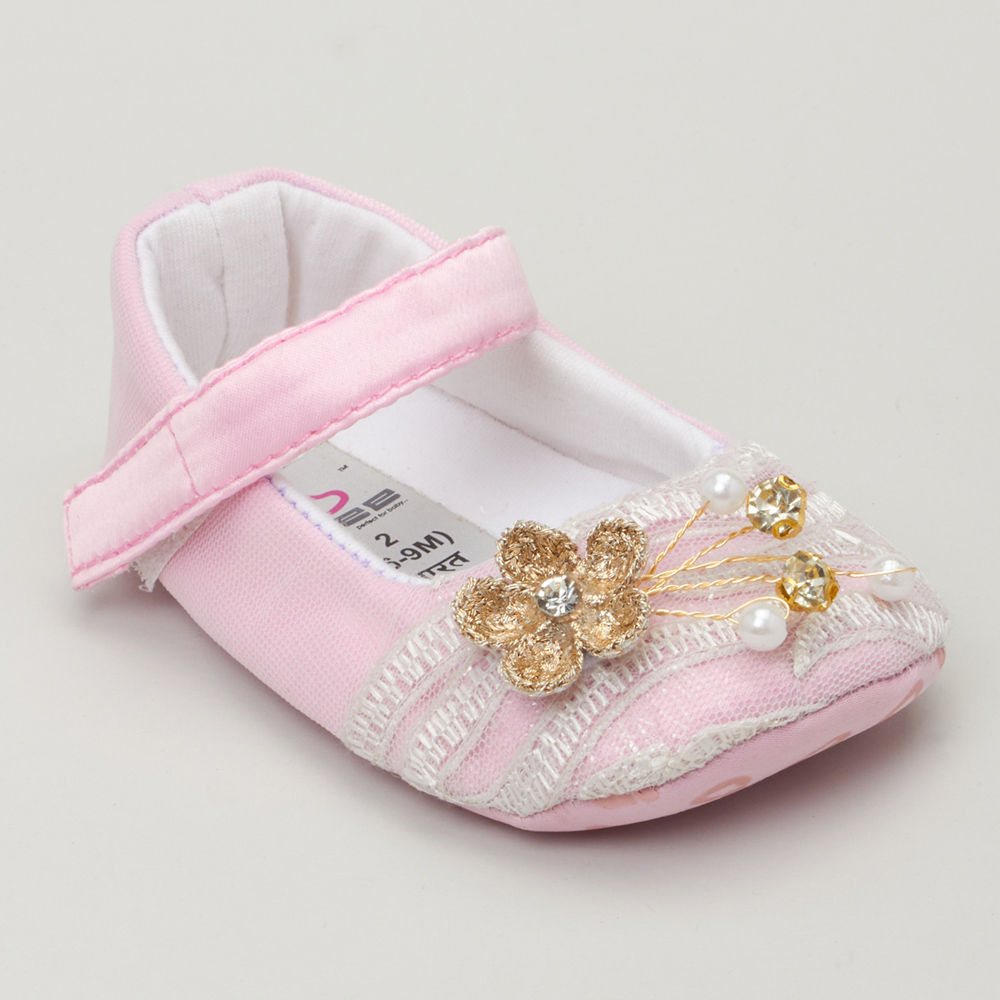 

features upper material 100 fabric sole material 100 textile the