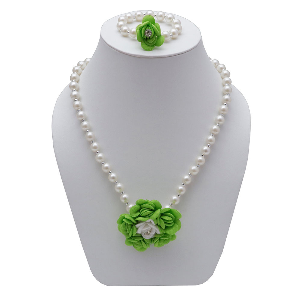 

dress your little girl in this lovely accessories and make