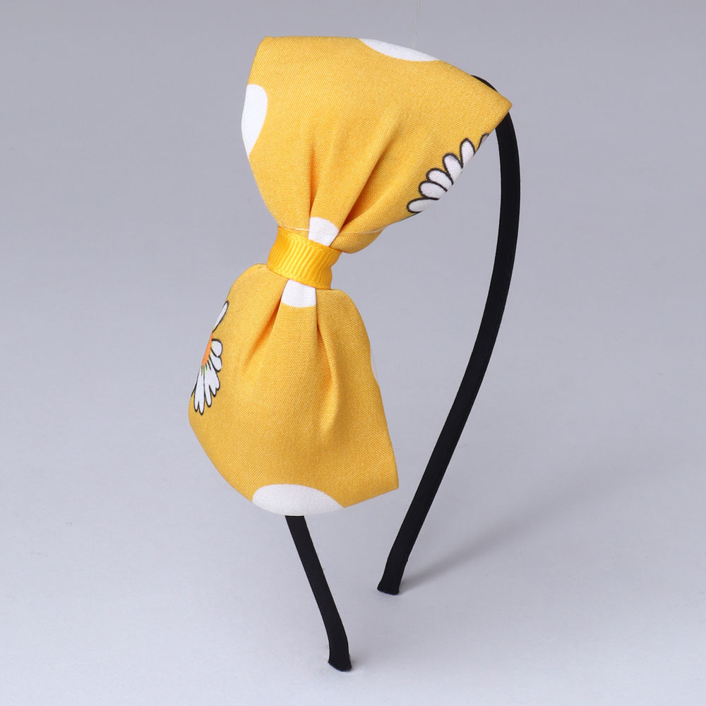 

dress your girl in this lovely accessories and make her
