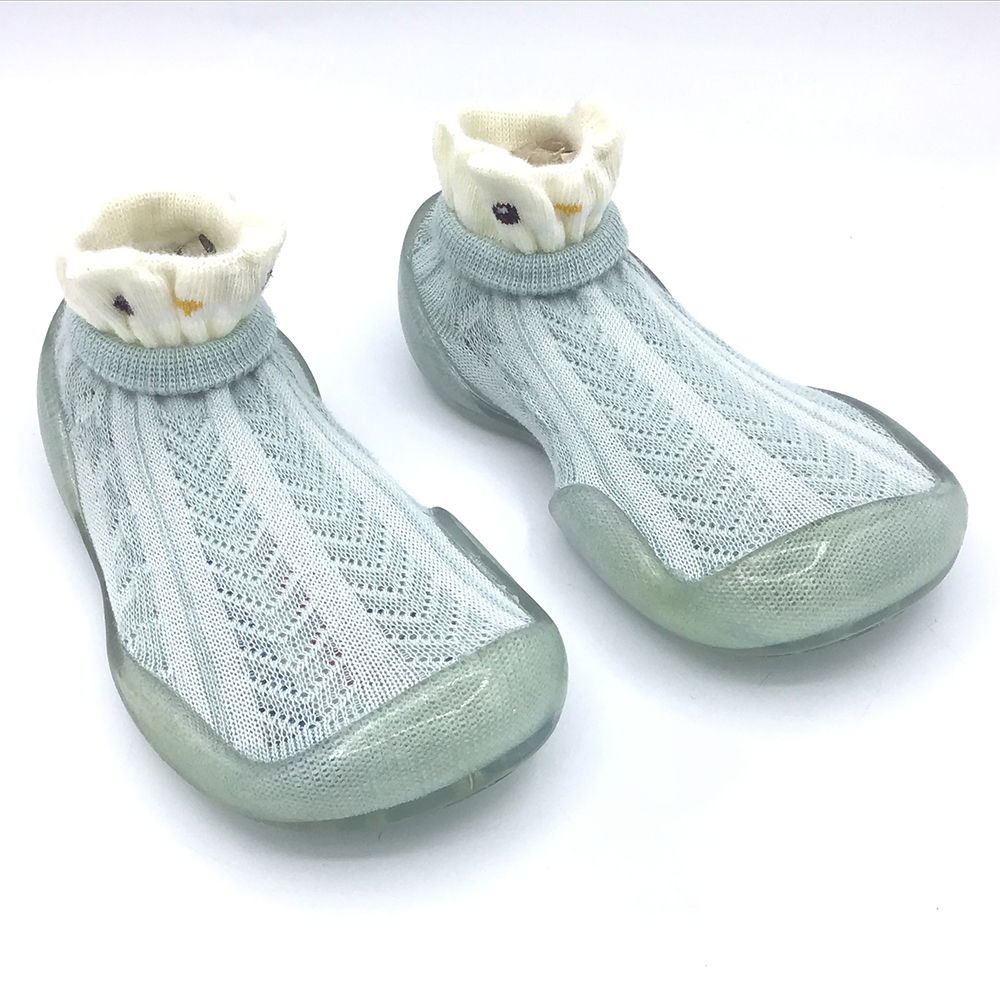 

features upper material 100 synthetic sole material 100 rubber the