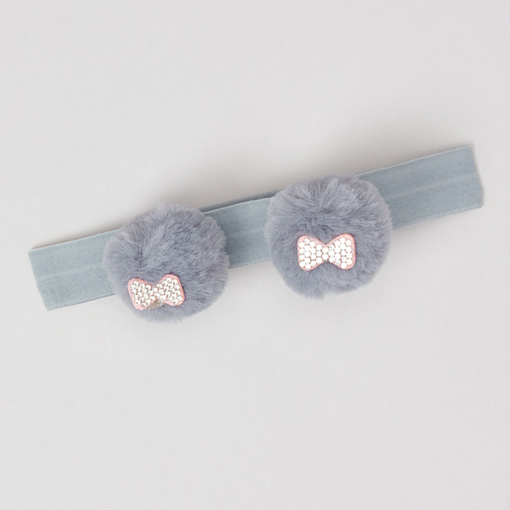 

these are simple yet fashionable beautiful hair accessories which are