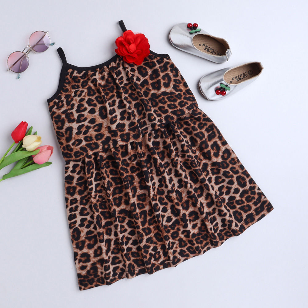 

features material 100 polyester the actual product may differ slightly