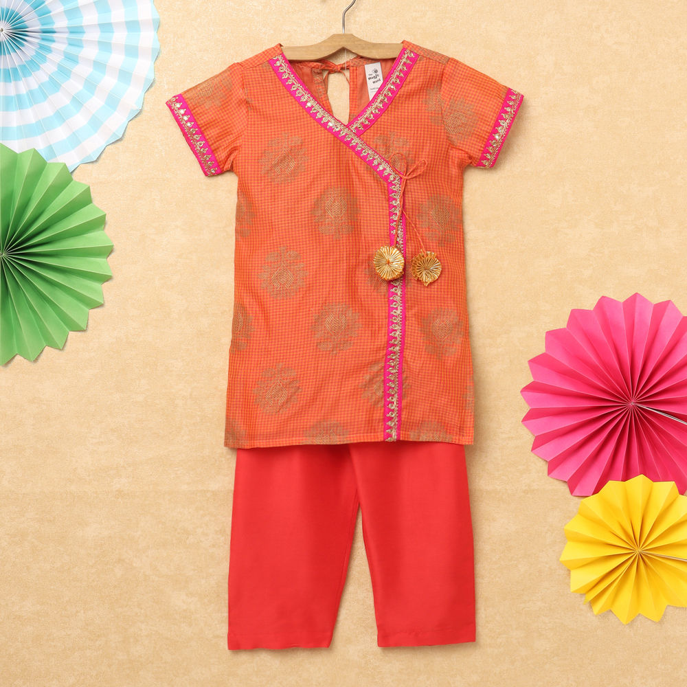 

features material 100 polyester the actual product may differ slightly
