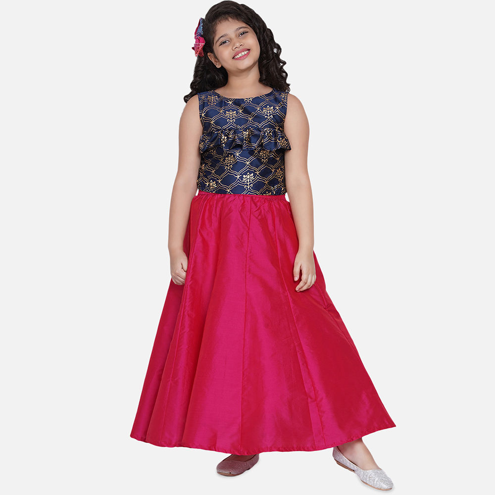 

features material 100 silk the actual product may differ slightly