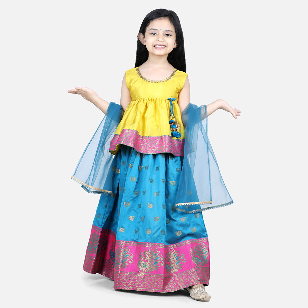 

features material slik blend the actual product may differ slightly