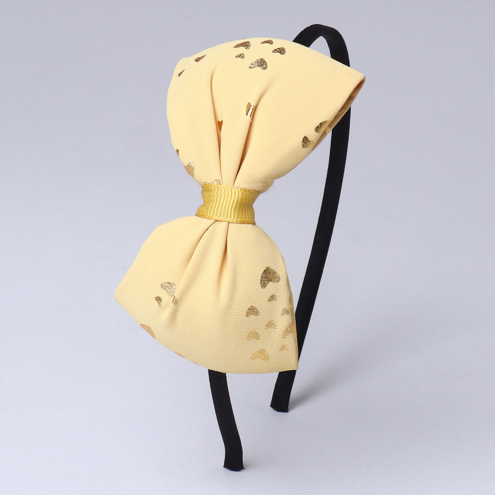 

dress your girl in this lovely accessories and make her