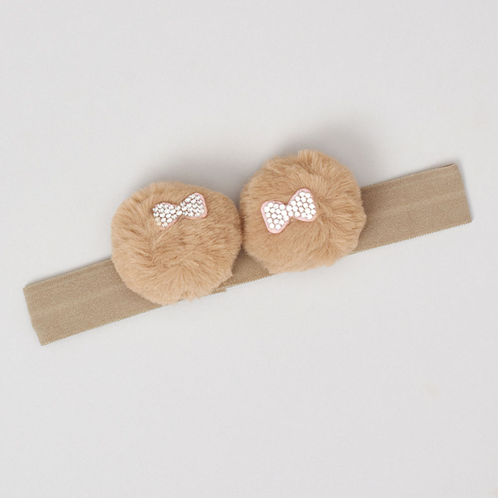 

these are simple yet fashionable beautiful hair accessories which are
