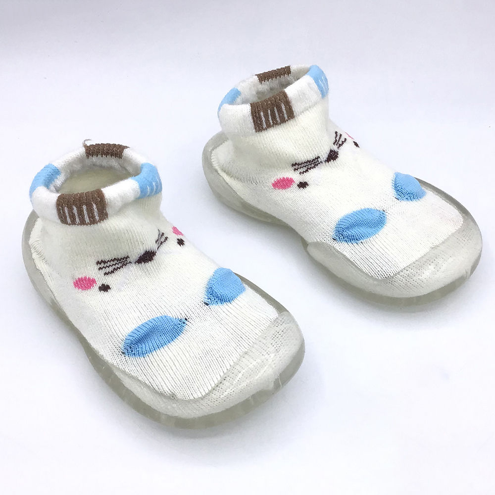 

features upper material 100 synthetic sole material 100 rubber the