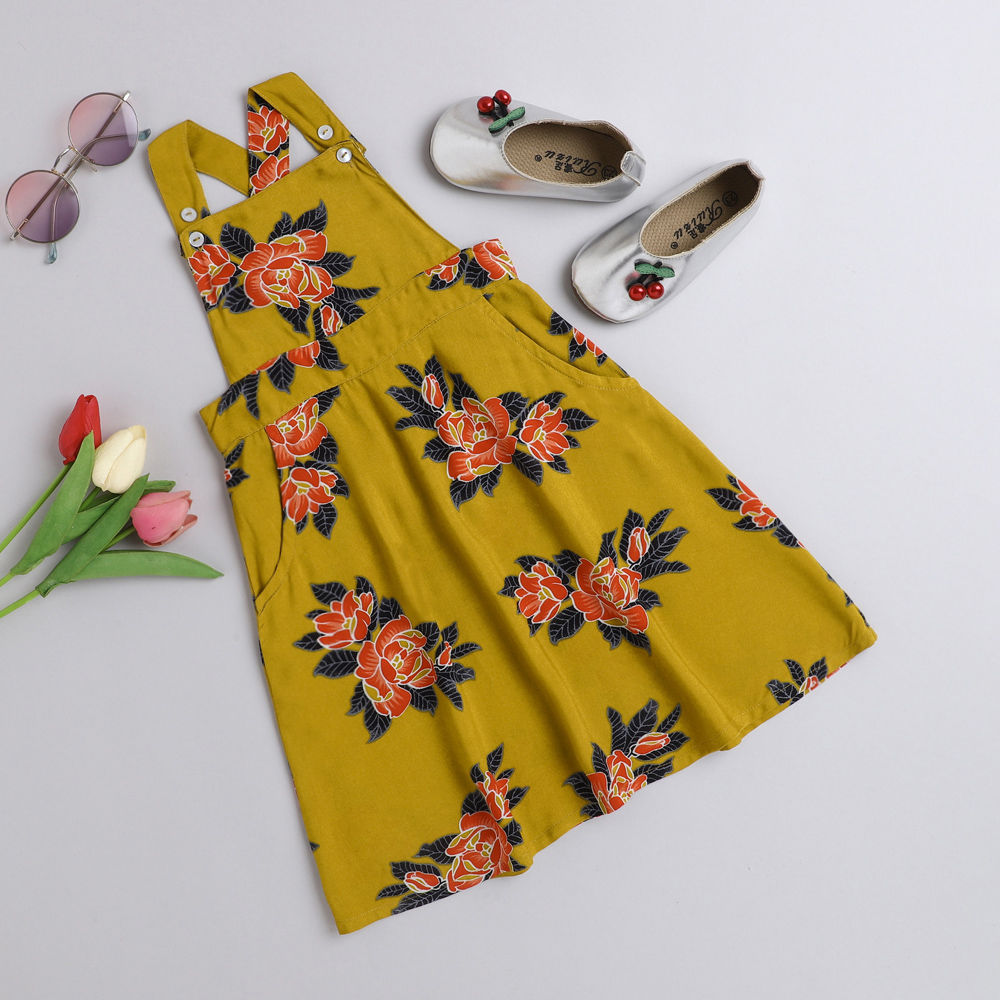 

features material 100 rayon the actual product may differ slightly
