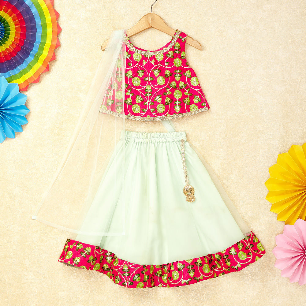 

features material silk blend the actual product may differ slightly
