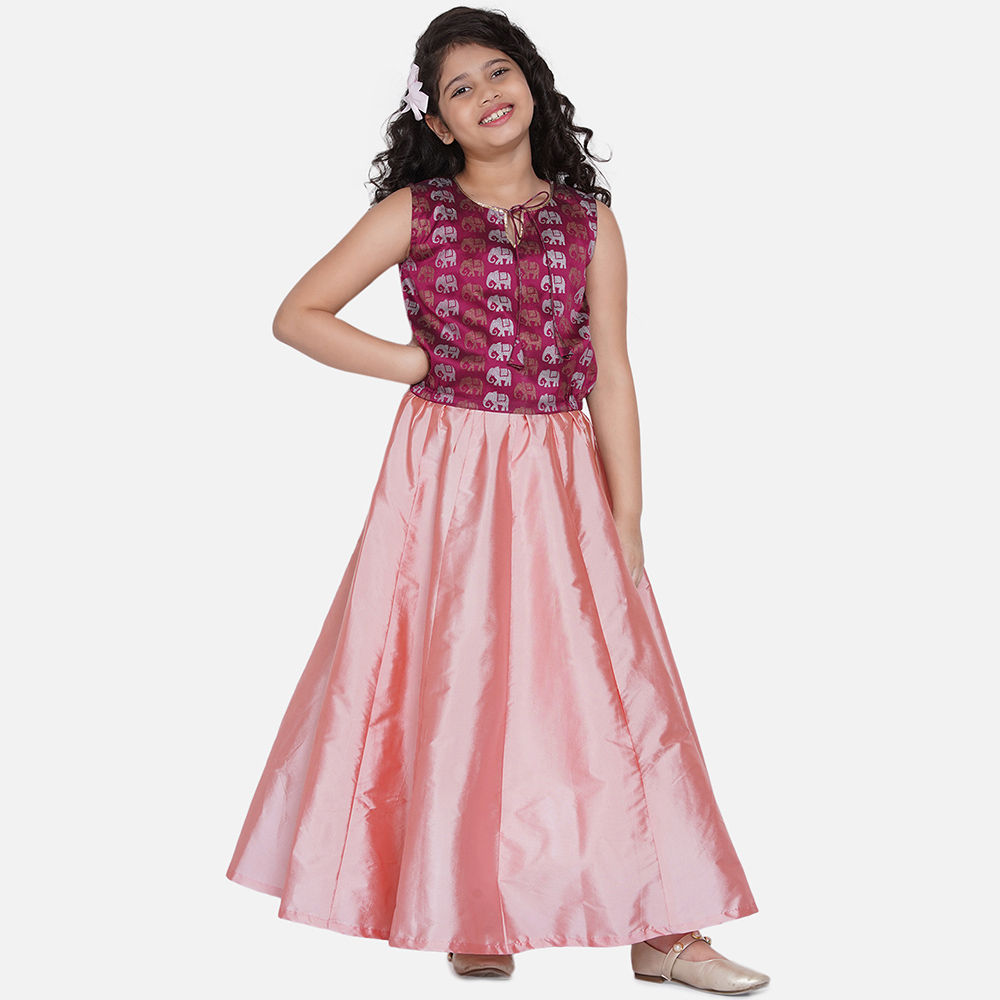 

features material 100 silk the actual product may differ slightly