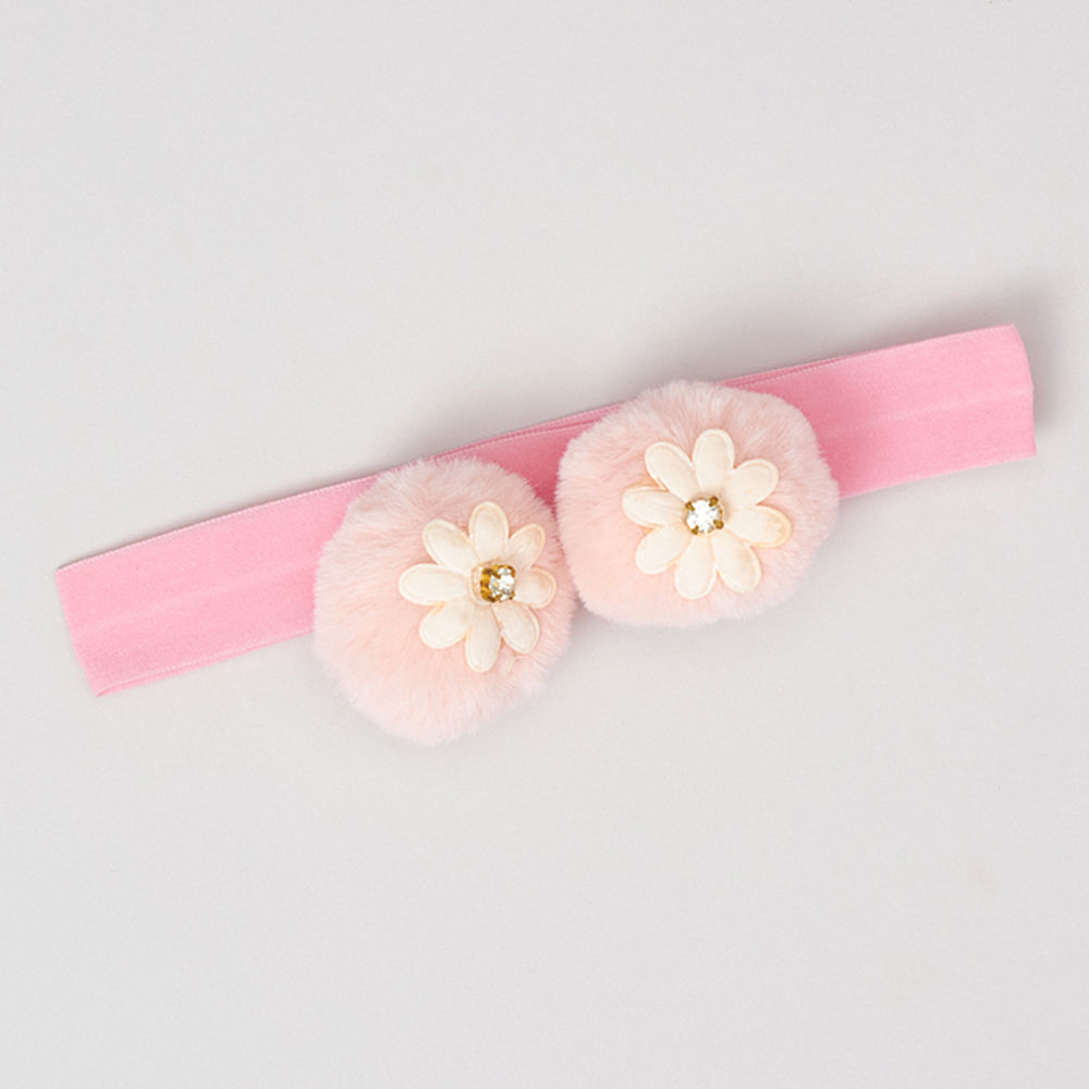 

these are simple yet fashionable beautiful hair accessories which are