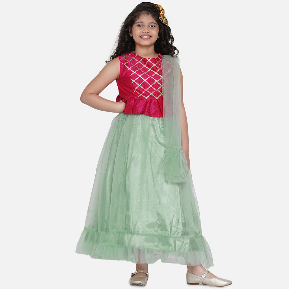 

features material 100 silk the actual product may differ slightly