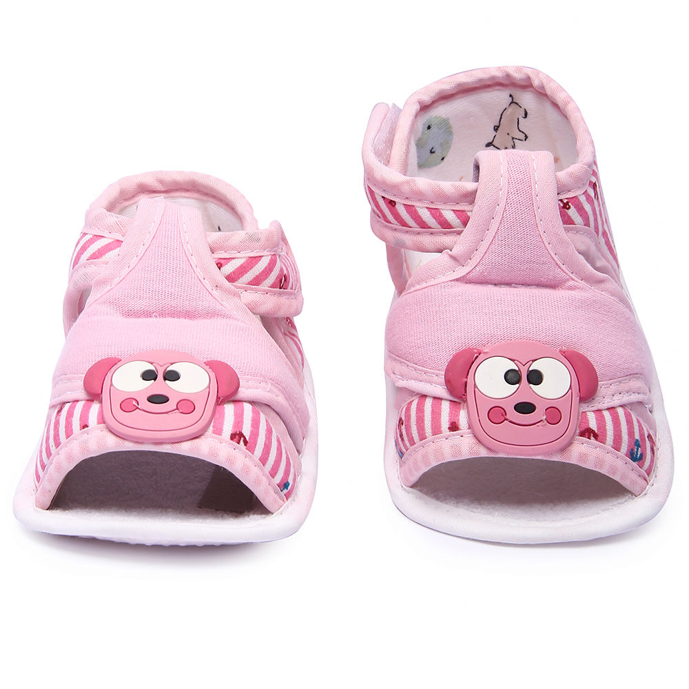 

features upper material cotton sole material padded insole material cotton