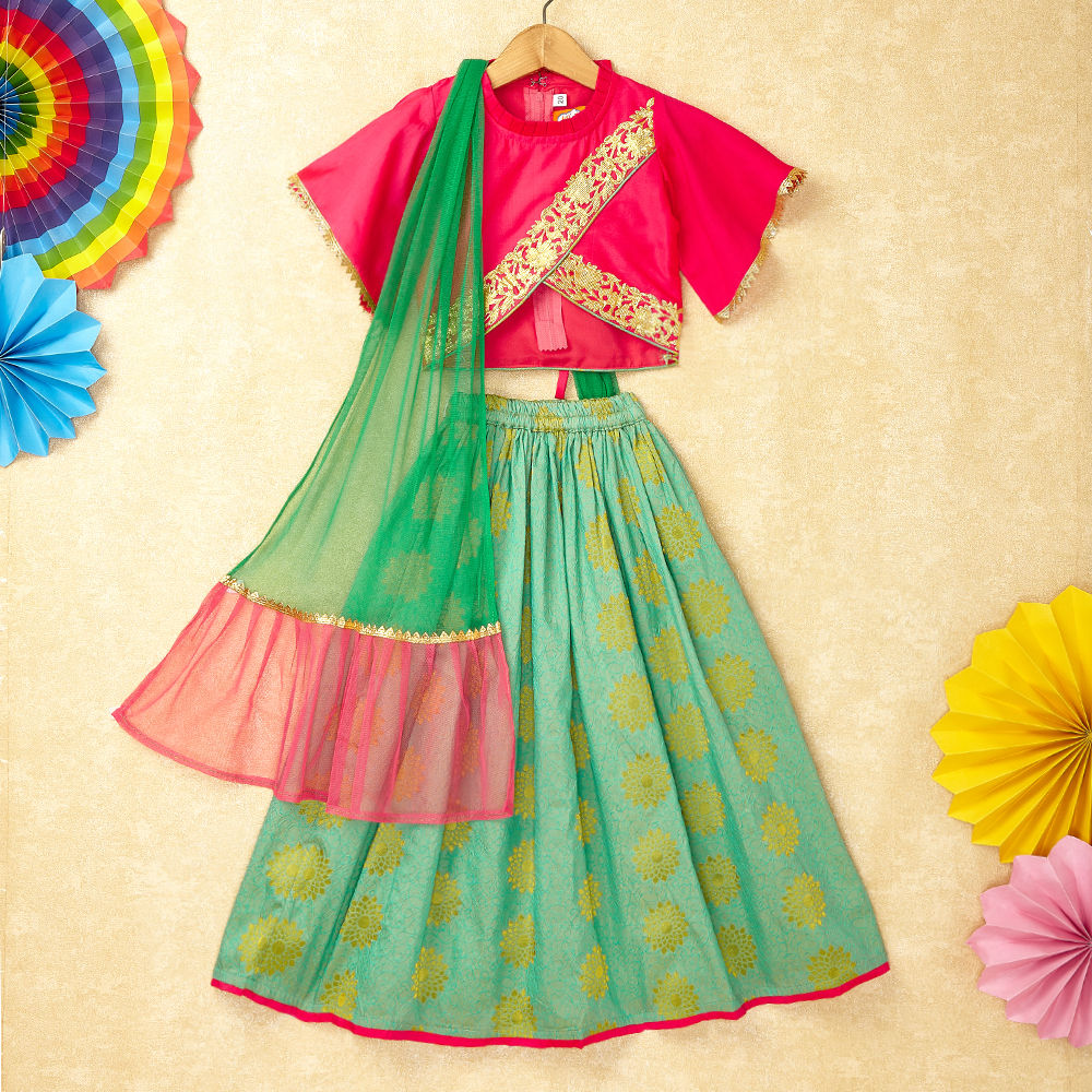 

features material 100 polyester the actual product may differ slightly