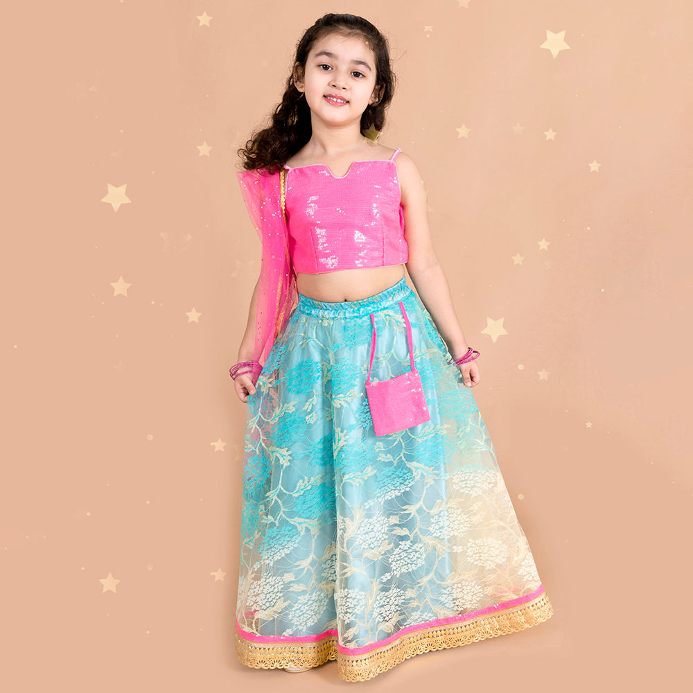 

features material 100 polyester the actual product may differ slightly