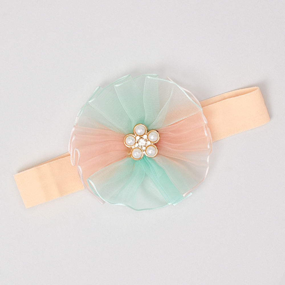 

these are simple yet fashionable beautiful hair accessories which are