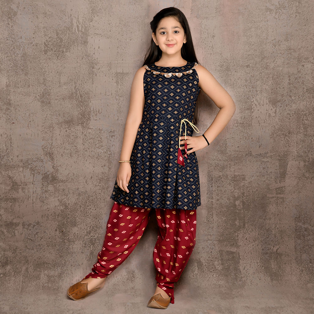 

features material 100 rayon viscose the actual product may differ