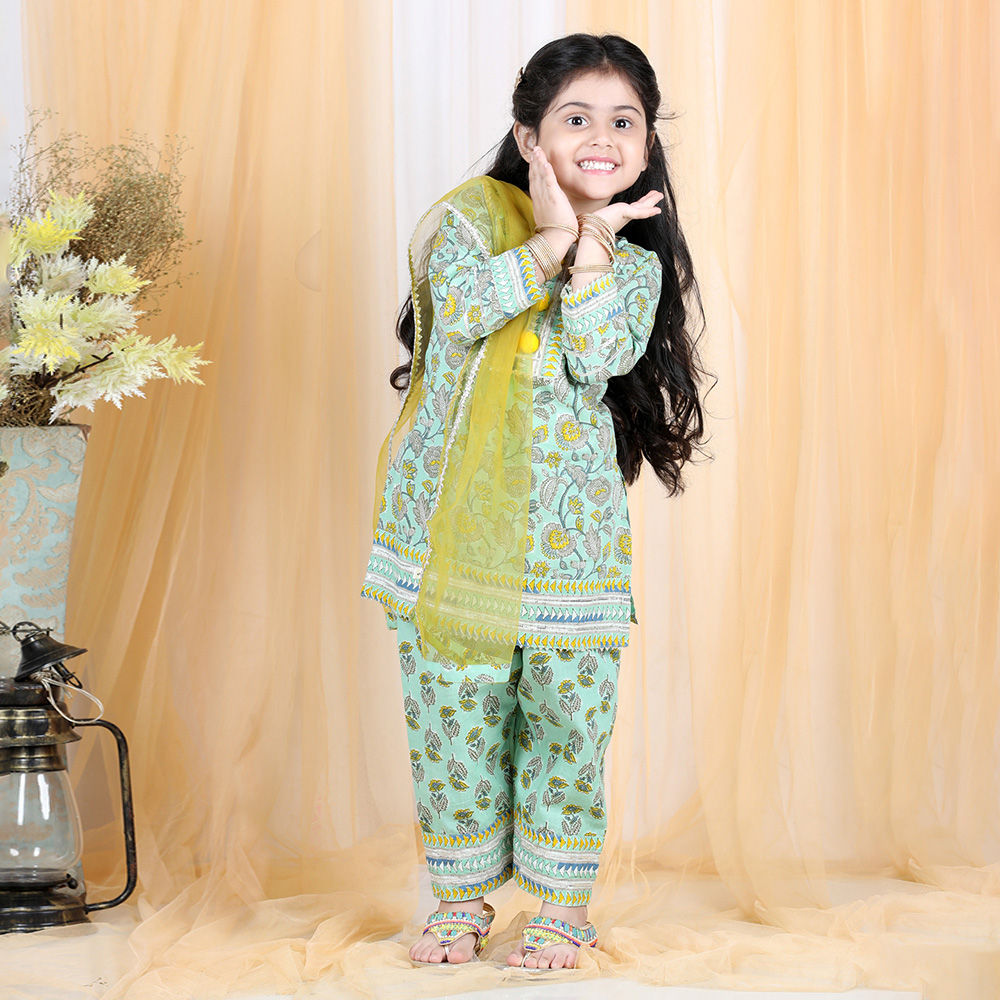 

features material 100 cotton the actual product may differ slightly