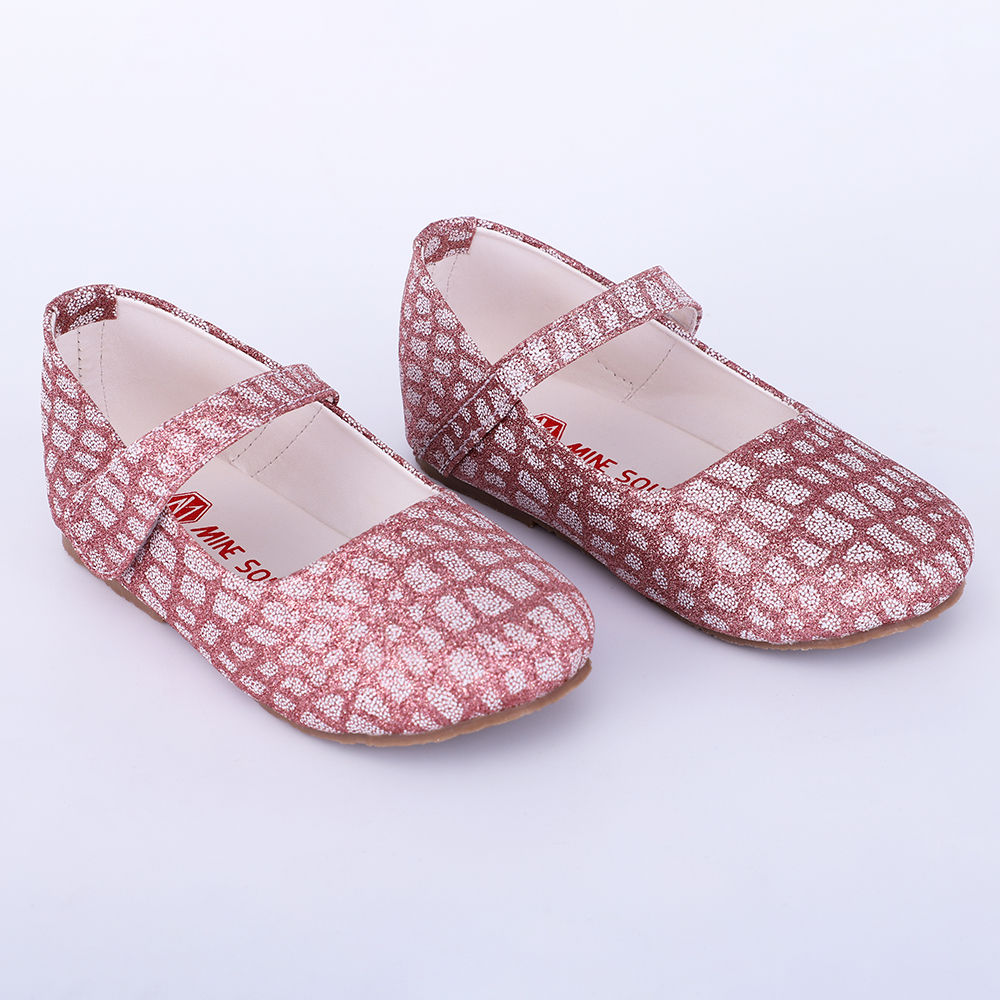 

features upper material 100 synthetic sole material eva the actual