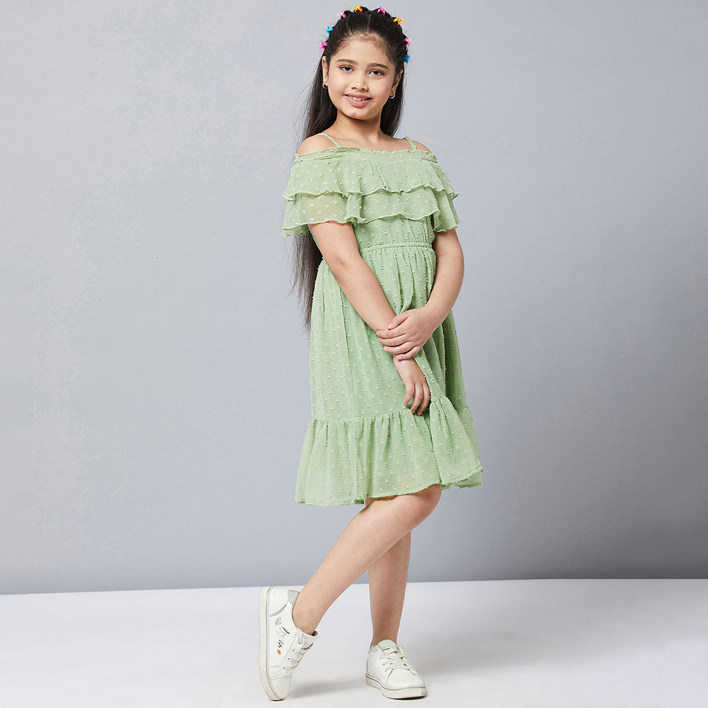 

features material 100 polyester fit type slim the actual product
