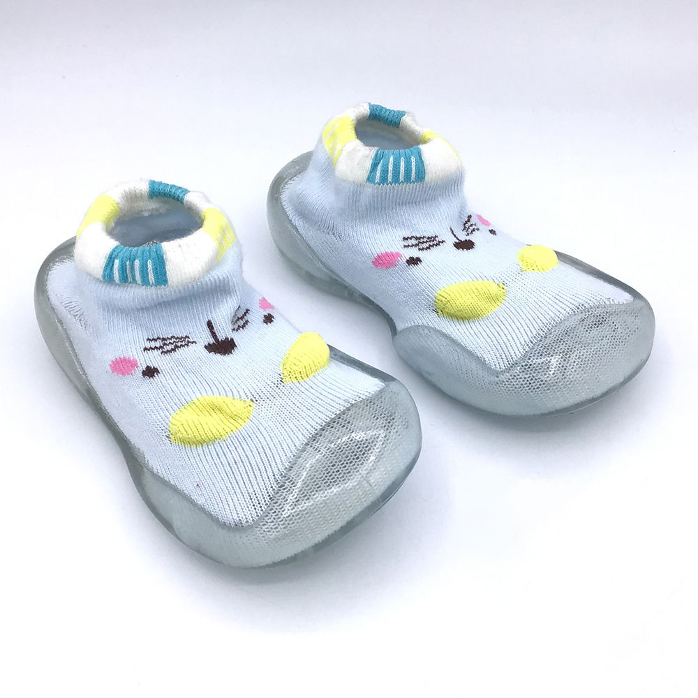 

features upper material 100 synthetic sole material 100 rubber the
