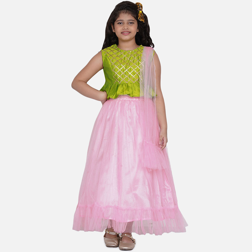 

features material 100 silk the actual product may differ slightly