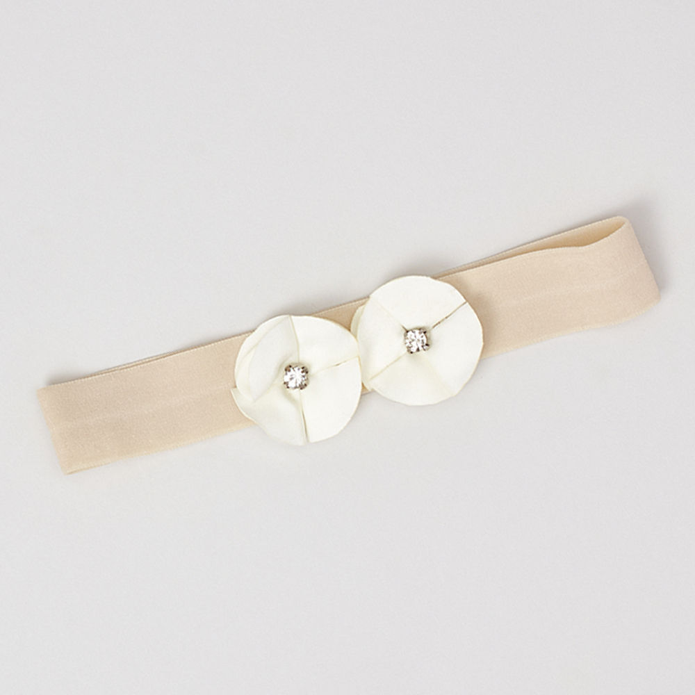 

these are simple yet fashionable beautiful hair accessories which are