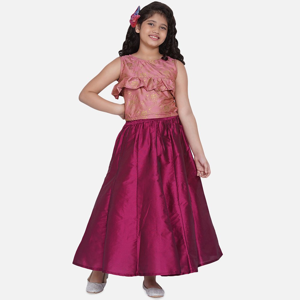 

features material 100 silk the actual product may differ slightly