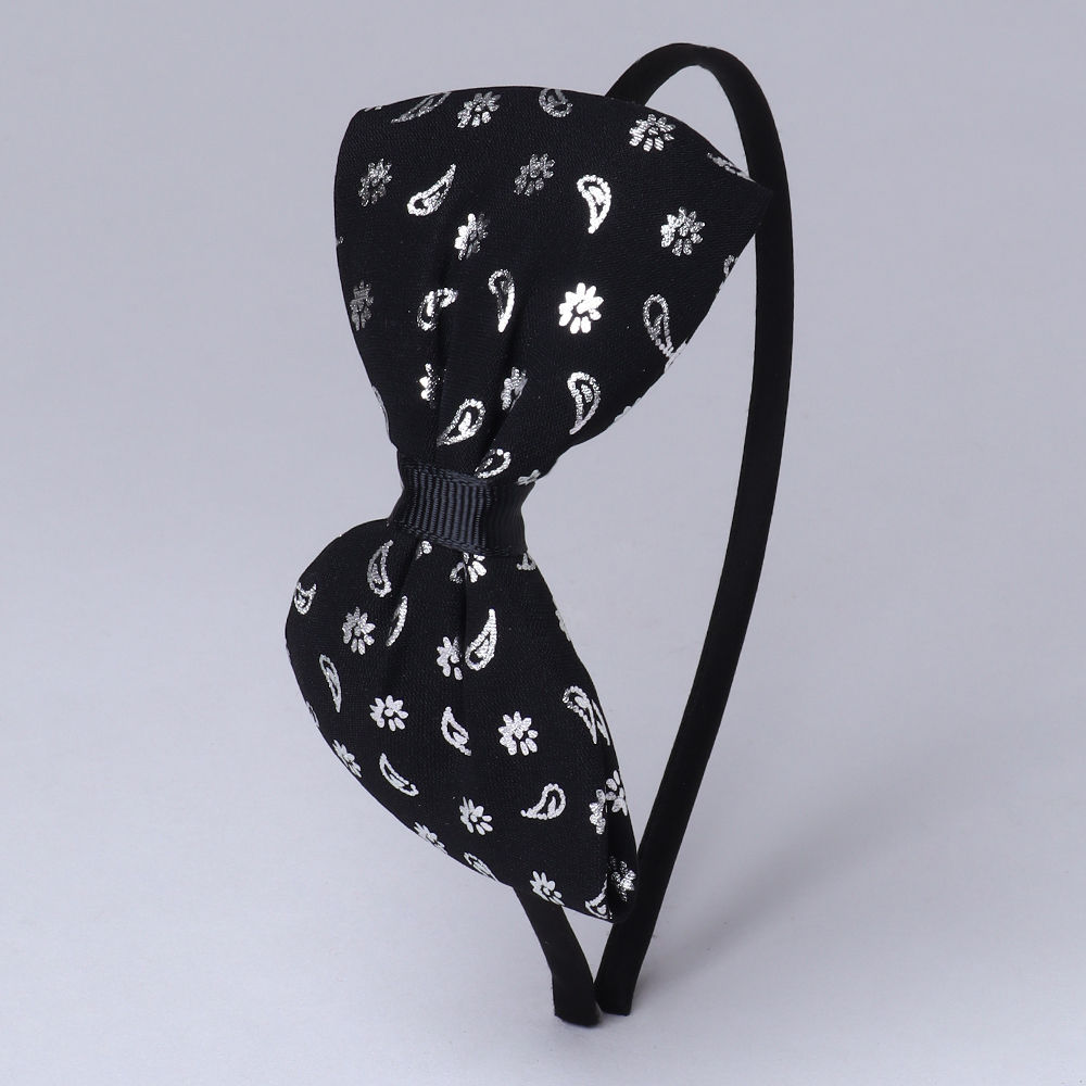 

dress your girl in this lovely accessories and make her