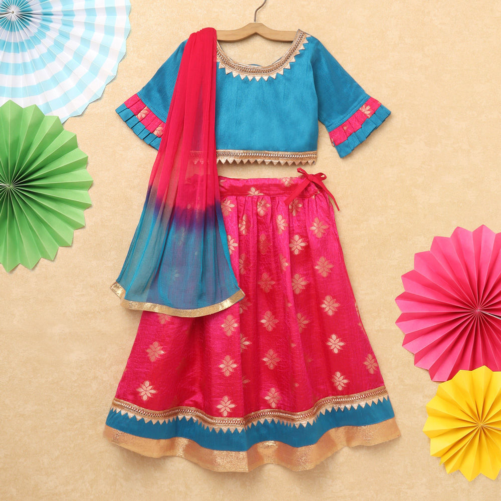 

features material slik blend the actual product may differ slightly