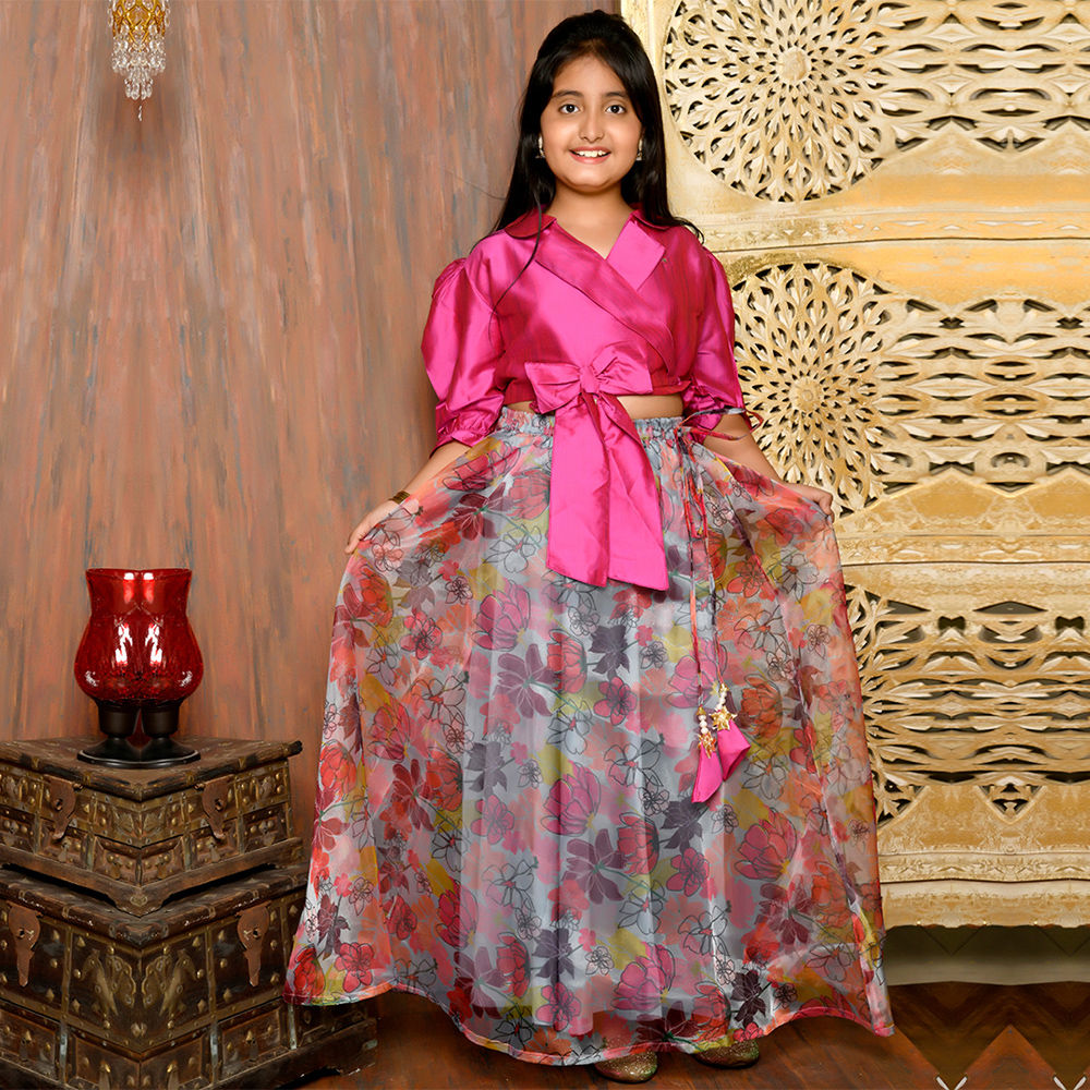 

features material 100 silk the actual product may differ slightly