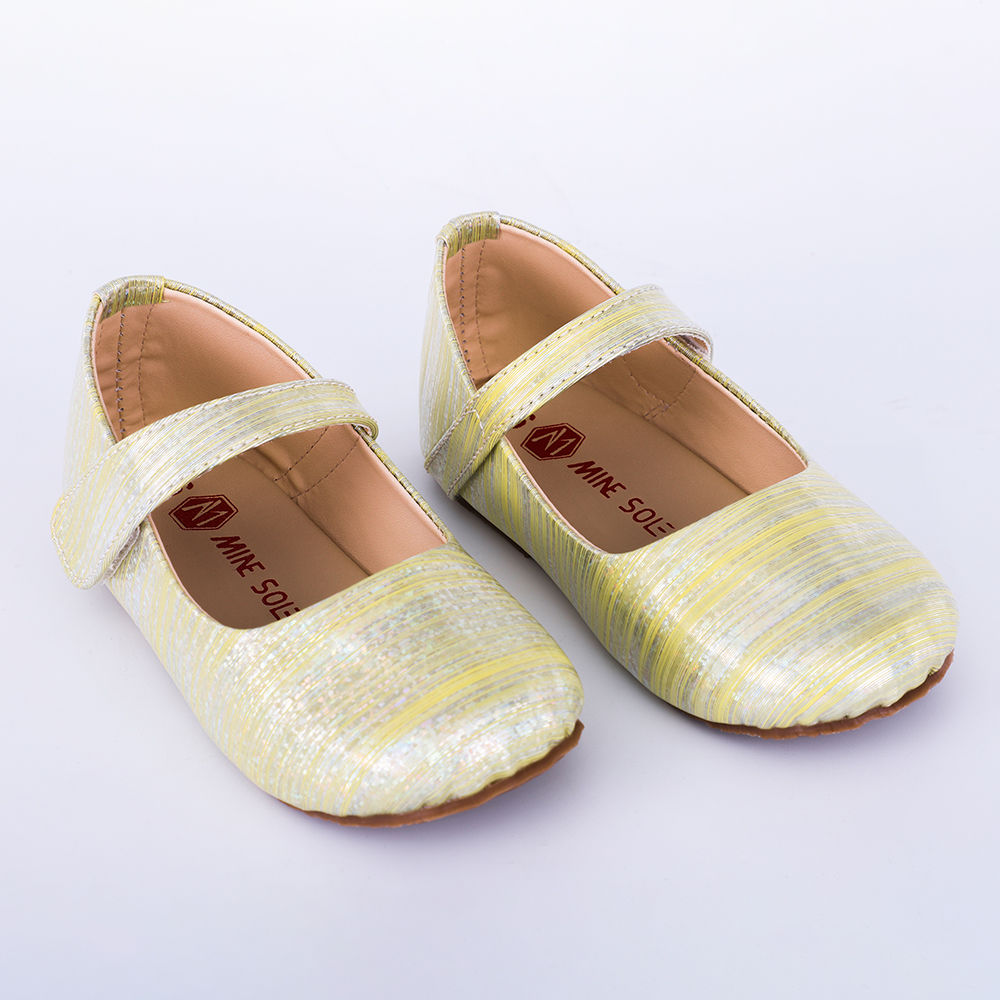 

features upper material 100 synthetic sole material eva the actual