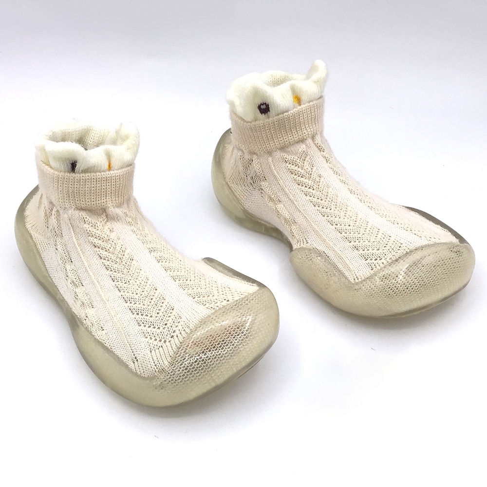 

features upper material 100 synthetic sole material 100 rubber the