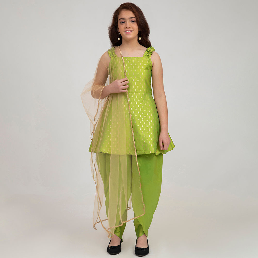

features material 100 silk the actual product may differ slightly
